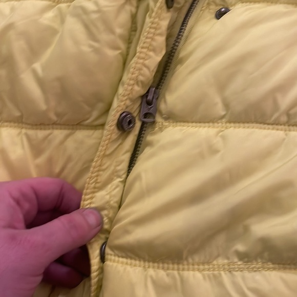 AMERICAN EAGLE 🦅 YELLOW VEST! - Picture 3 of 5